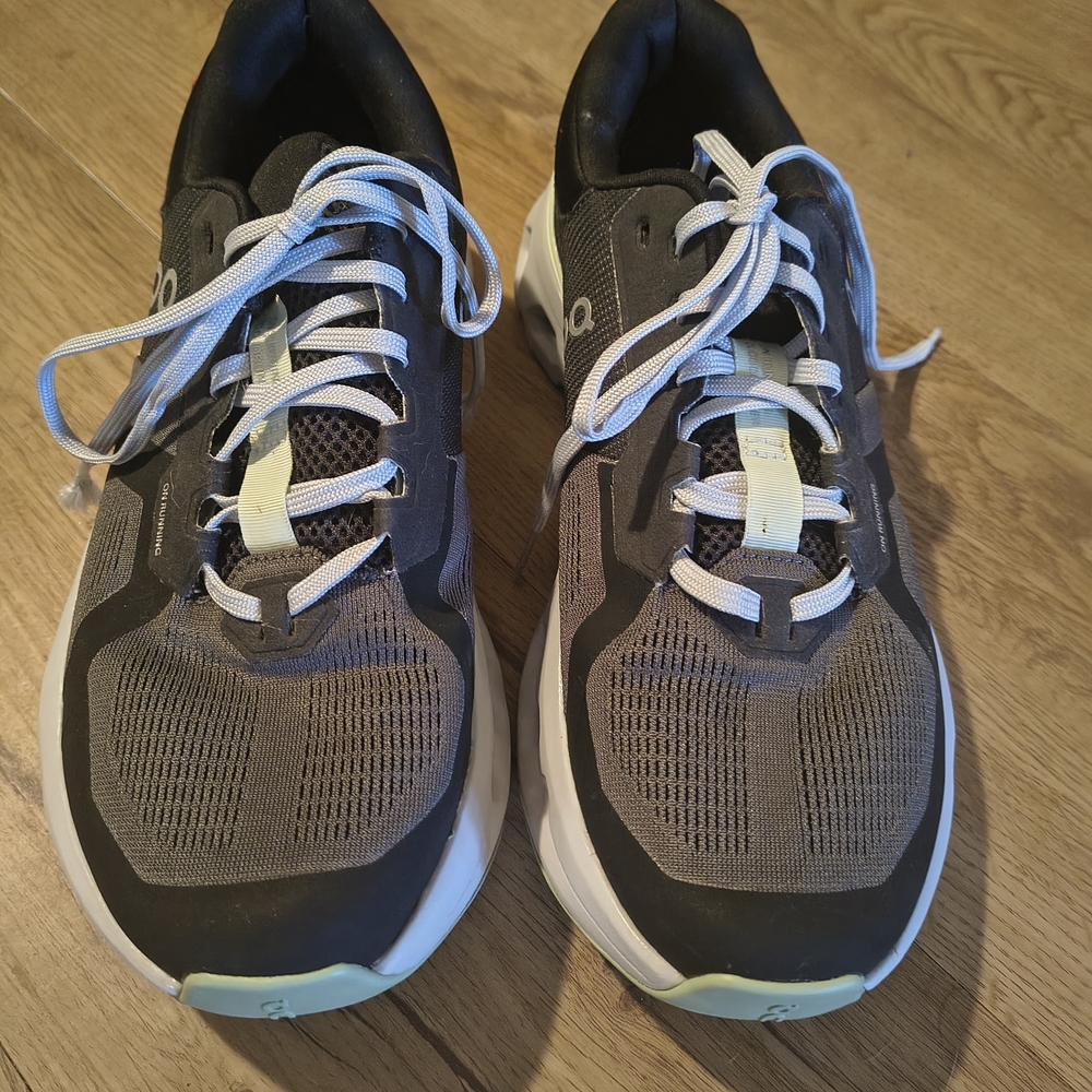 Women's On Shoes Size 10 Wide